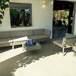 Villa Claudia Verandagiardino A Torre D Stelle Торре-делле-Стелле